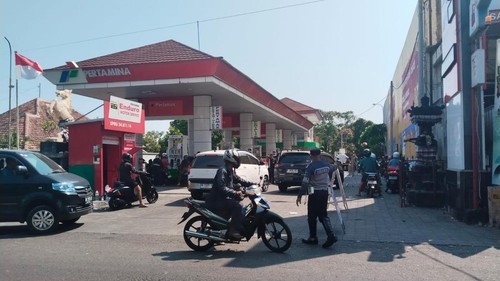 Suasana salah satu SPBU di Buleleng, Bali, Senin (19/10/2026). (Wijaya Kusuma/detikBali)