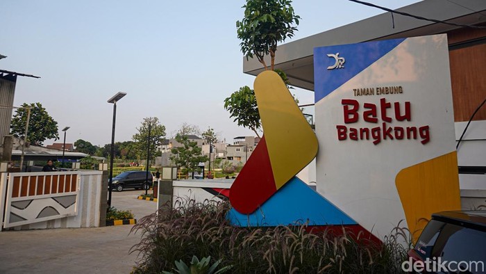 Taman Embung Batu Bangkong, Perpaduan Ruang Rekreasi dan Pengendali Banjir Taman Embung Batu Bangkong di Cipayung, Jakarta Timur, resmi dibuka pada Senin (19/10/2026). Taman ini menjadi ruang rekreasi sekaligus penampung air hujan.