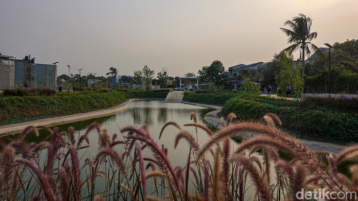 Taman Embung Batu Bangkong, Perpaduan Ruang Rekreasi dan Pengendali Banjir Taman Embung Batu Bangkong di Cipayung, Jakarta Timur, resmi dibuka pada Senin (19/10/2026). Taman ini menjadi ruang rekreasi sekaligus penampung air hujan.