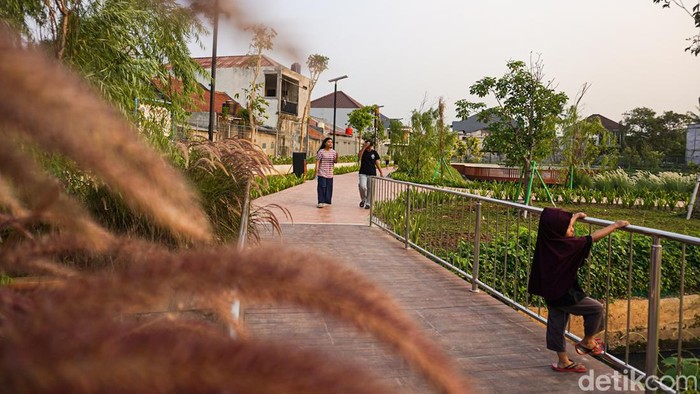 Taman Embung Batu Bangkong, Perpaduan Ruang Rekreasi dan Pengendali Banjir Taman Embung Batu Bangkong di Cipayung, Jakarta Timur, resmi dibuka pada Senin (19/10/2026). Taman ini menjadi ruang rekreasi sekaligus penampung air hujan.
