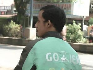 Kisah Mantan Driver Ojol Bangun Penerbitan Indie demi Anak