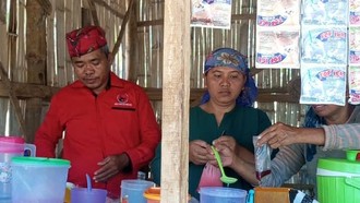Terharu Maskina Jualan Berseragam Partai, Said Abdullah Bantu Modal Usaha