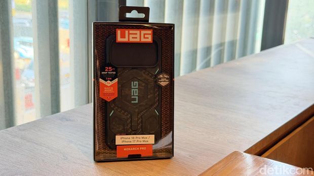 UAG Monarch Pro Forged Carbon Blue