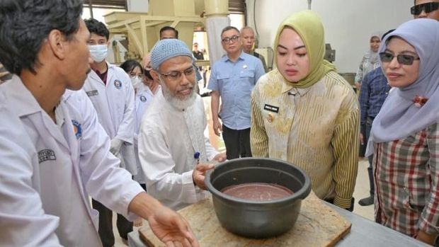 Wali Kota Kendari, Siska Karina Imran melihat inovasi di kampus Universitas Halu Oleo (UHO).
