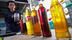 Warga Karet Kuningan Olah Sampah Plastik Jadi BBM Alternatif