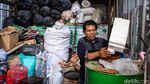 Warga Karet Kuningan Olah Sampah Plastik Jadi BBM Alternatif