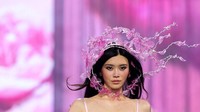 Foto Ming Xi Kembali ke Victoria's Secret, Menantu Raja Judi Curi Atensi