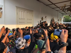Aksi Mahasiswa Sampaikan Aspirasi di DPRD DIY Sempat Memanas