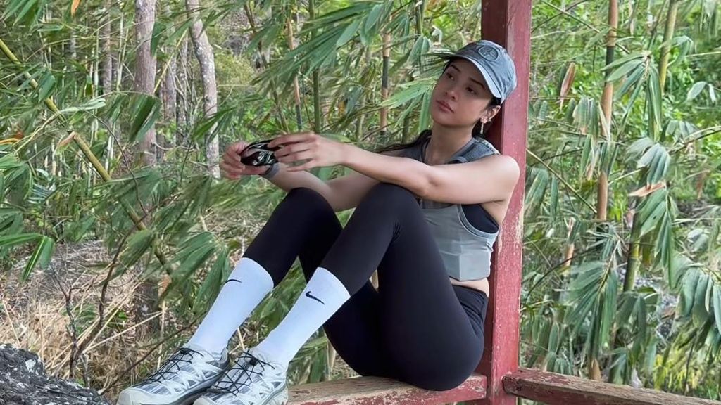 Aksi Anya Geraldine di Yogya: Trekking, Santai di Pantai & Belajar Ngedit