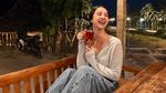Aksi Anya Geraldine di Yogya: Trekking, Santai di Pantai & Belajar Ngedit