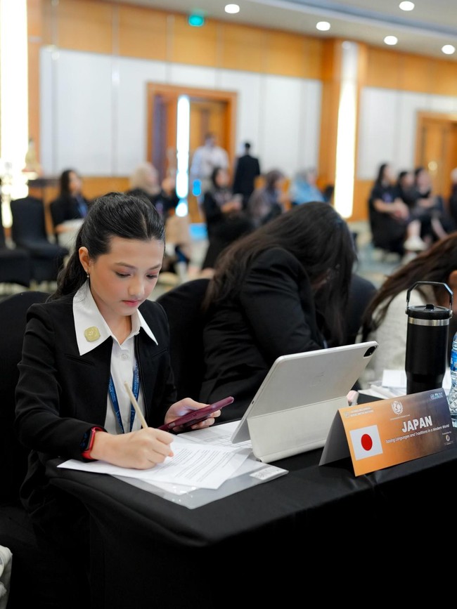 Potret Arsy Hermansyah Jadi Delegasi di Forum Model United Nations