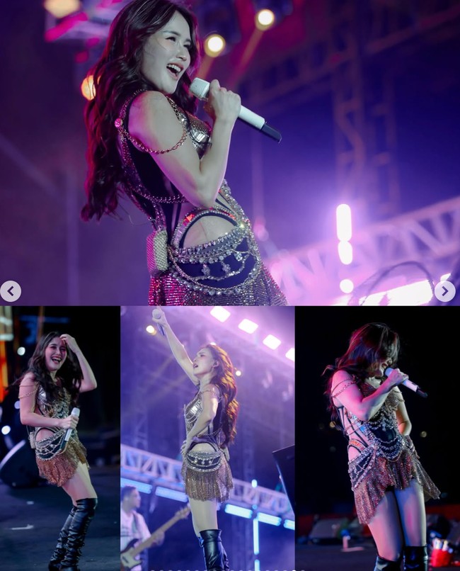 Busana Ayu dihiasi banyak payet dan ornamen berkilau yang tersebar di bagian dada hingga rok. Detail tersebut memantulkan cahaya saat terkena sorotan lampu panggung.&nbsp;Foto: Instagram/@ayutingting92