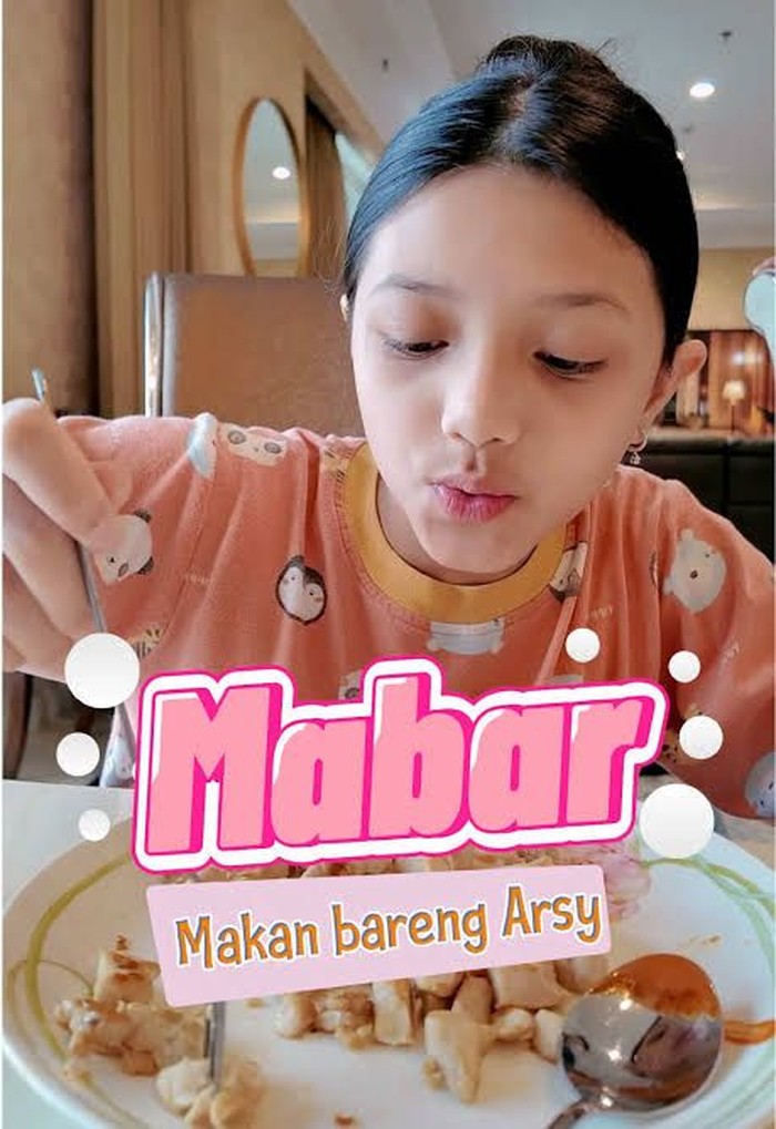 Bikin Konten Kuliner, Arsy Hermansyah Review Nasi Jerami dan Jajanan SD! Bikin Konten Kuliner, Arsy Hermansyah Review Nasi Jerami dan Jajanan SD!