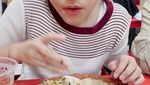 Bikin Konten Kuliner, Arsy Hermansyah Review Nasi Jerami dan Jajanan SD!