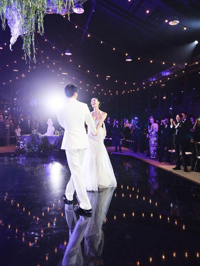 EJAE dan Sam Kim resmi menikah setelah menggelar pesta di Stage28, Godeok-dong, Distrik Gangdong, Seoul Timur.
