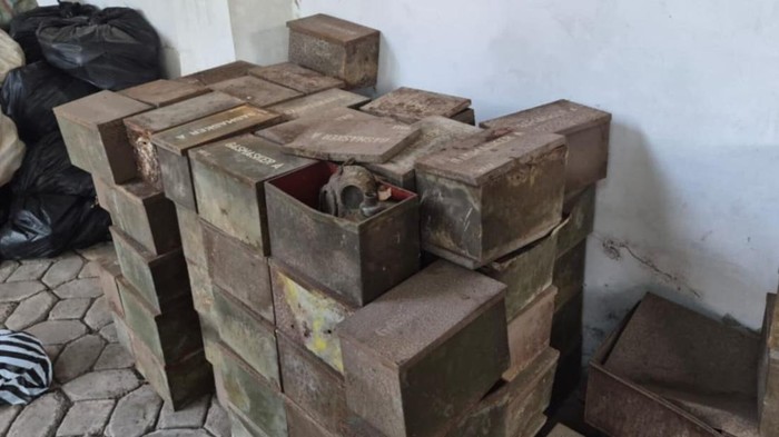 Granat kuno ditemukan di kawasan Panti Pidana, Keraton Solo, Selasa (20/10/2026).