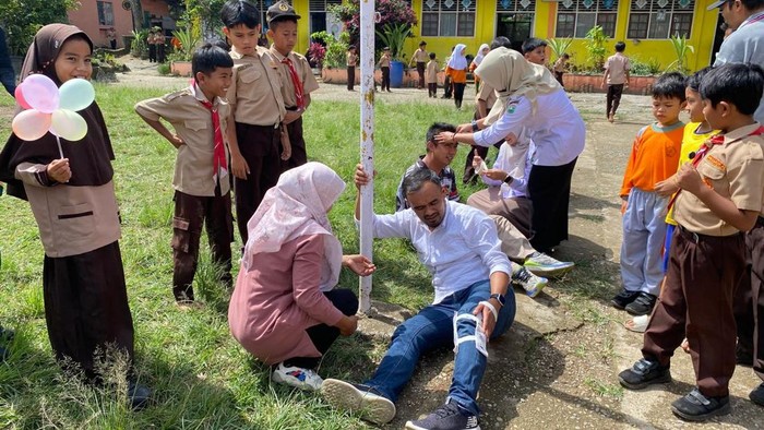 Guru mengikuti pelatihan kesiapsiagaan bencana untuk meningkatkan pemahaman dan keterampilan dalam melindungi warga sekolah serta mendukung pemulihan pascabencana. (Foto : Tim GTK)