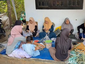 Video Para IRT di Pasuruan Bikin Tas Anyaman, Terjual Sampai Turki