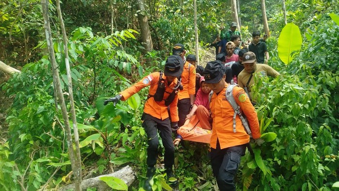 Ibu rumah tangga Ida (46) ditemukan selamat setelah hilang tiga hari di hutan Polewali Mandar.