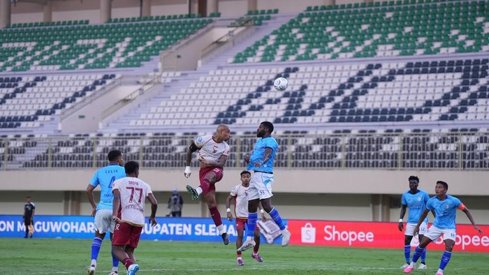 Pertandingan antara Java United menghadapi Isenmulang Kalteng FC di Stadion Maguwoharjo, Sleman, Selasa (20/10/2026).