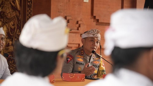 Kapolda Bali Irjen Pasma Royce saat mengunjungi pemedek Pura Jagatnatha, Selasa (20/10/2026)