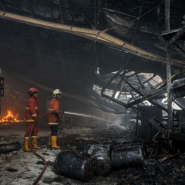 Kebakaran Hanguskan Sembilan Gudang di Tangerang