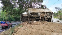 Sekeluarga Tewas Ditabrak Truk Boks di Turunan Jalur Magelang-Kopeng