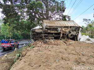 Nahas Sekeluarga Tewas Diseruduk Truk Boks di Jalur Magelang-Kopeng