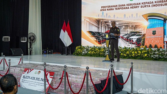 Kejaksaan Agung RI menyerahkan dana kerugian korban Koperasi Simpan Pinjam (KSP) Indosurya tahap I senilai Rp229,4 miliar di Kantor Badan Pemulihan Aset (BPA), Kebagusan, Jakarta Selatan, Selasa (20/10/2026).