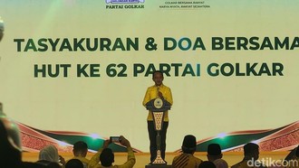 Bahlil Singgung Masalah Ijazah Gibran: Bagian dari Demokrasi