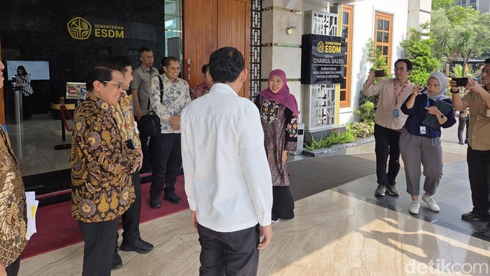 Khofifah ke kantor Bahlil
