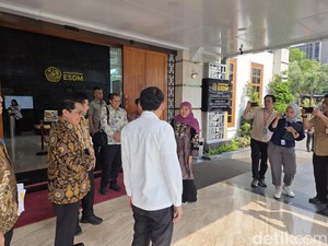 Antrean BBM Merembet ke Jatim, Khofifah-Emil Datangi Kantor Bahlil