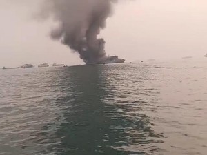 Kapal Feri Terbakar di Dekat Pelabuhan Merak, Penumpang Dievakuasi