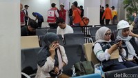 Dievakuasi ke Pelabuhan Merak, Penumpang KMP Batumandi Dicek Tim Medis