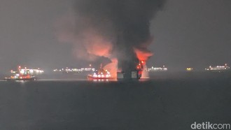 Penumpang Dengar Suara Ledakan Sebelum KMP Batumandi Terbakar di Merak