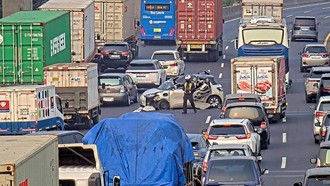 Kecelakaan Mobil Listrik di Tol Ancol, Ada Korban Dievakuasi ke RS