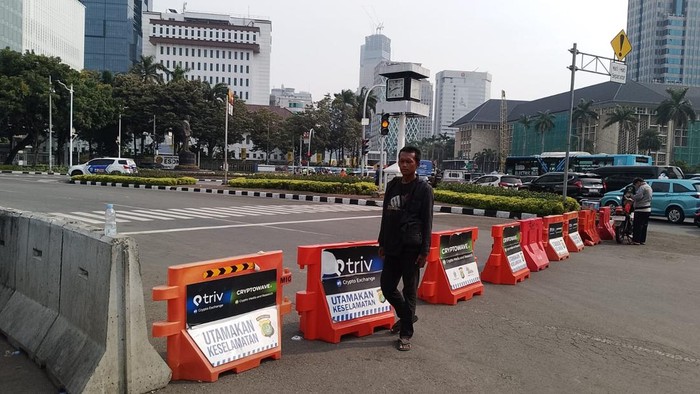 Lalin menuju Jalan Medan Merdeka Selatan ditutup