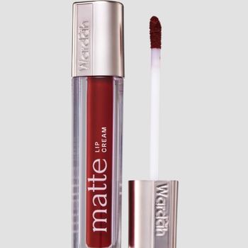 Lipstik yang Tahan Lama dan Tidak Membuat Bibir Kering Lipstik yang Tahan Lama dan Tidak Membuat Bibir Kering