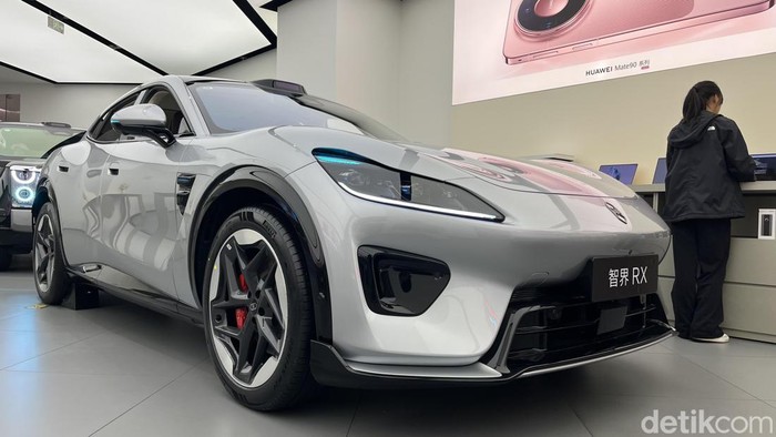 Luxeed RX kemungkinan besar akan dijual di Tanah Air. Siluetnya sekilas mengingatkan pada Ferrari Purosangue.