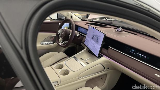 Luxeed RX kemungkinan besar akan dijual di Tanah Air. Siluetnya sekilas mengingatkan pada Ferrari Purosangue.