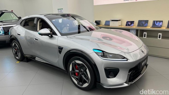 Luxeed RX kemungkinan besar akan dijual di Tanah Air. Siluetnya sekilas mengingatkan pada Ferrari Purosangue.