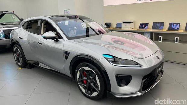 Luxeed RX Luxeed RX kemungkinan besar akan dijual di Tanah Air. Siluetnya sekilas mengingatkan pada Ferrari Purosangue.
