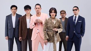 Arah Labuh ditulis oleh Widi Puradiredja dan Indah Wisnuwardhana bersama seluruh personel band. Lagunya berangkat dari keyakinan bahwa setiap langkah membawa pengalaman dan cerita yang layak dijalani. (Foto: ist)