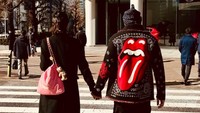 Vino G Bastian turut membuat unggahan romantis untuk Marsha Timothy. Bahu membahu, tangan erat, hati ke hati, selamanya, sampai jannah wal akhirah amin. Cinta kamu, L, tulisnya. (Foto: dok Instagram vinogbastian__)