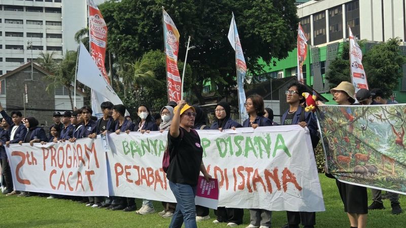 Massa aksi di Tugu Tani Jakpus