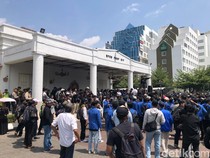 Massa Mahasiswa Sampaikan Aspirasi di Gedung DPRD DIY