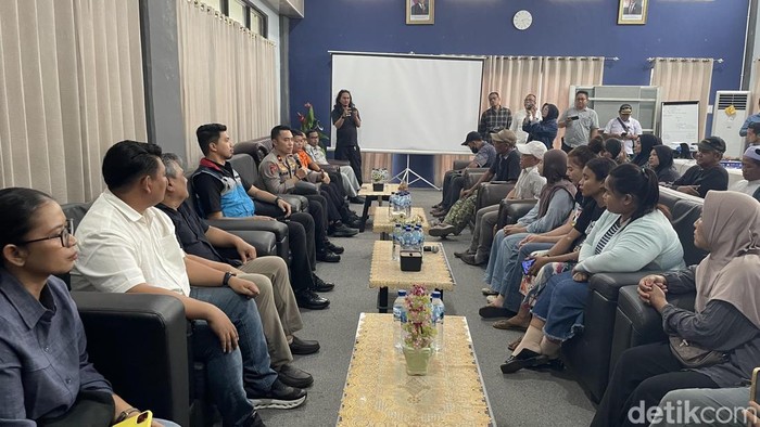 Mediasi antara keluarga korban KM Virgo dengan manajemen.