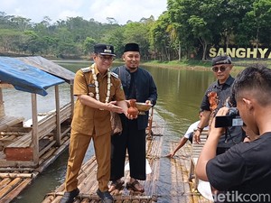 Ngalokat Cai: Ritual Sakral Jaga Mata Air Situ Sanghiyang