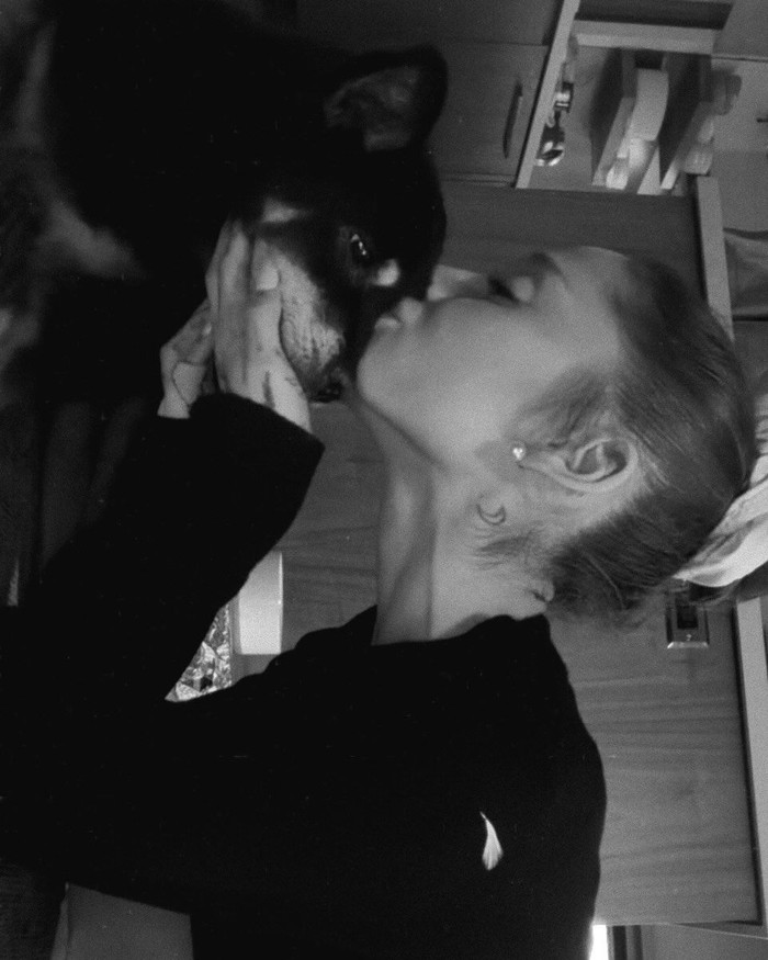 Momen Menyentuh Ariana Grande Bareng Coco yang Meninggal