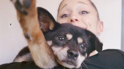 Momen Menyentuh Ariana Grande Bareng Coco yang Meninggal